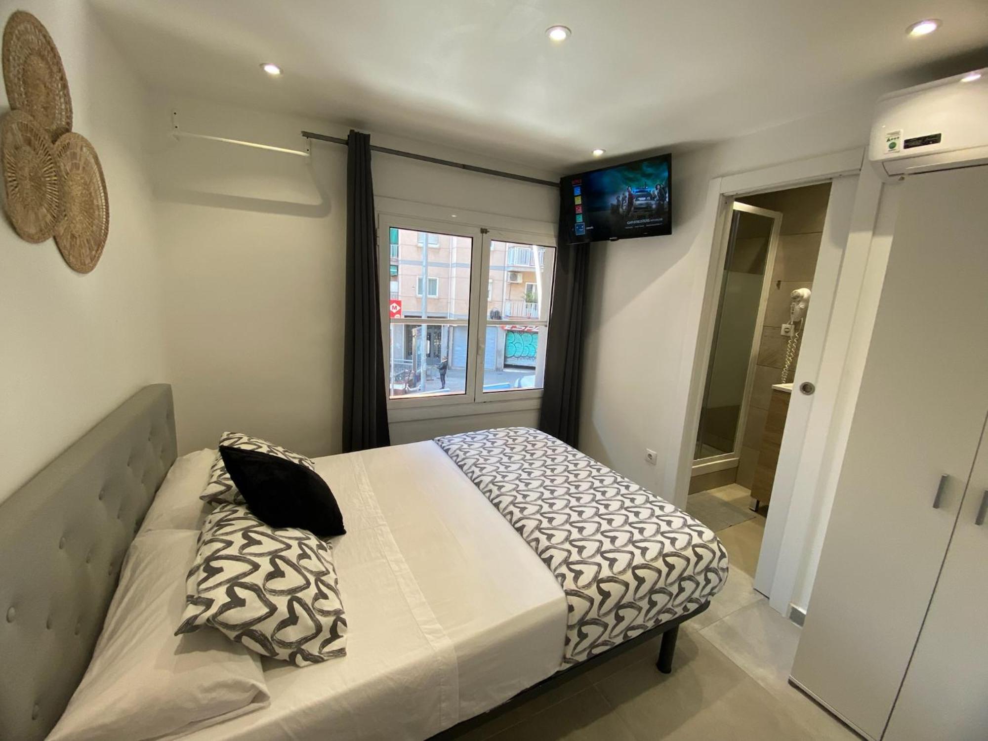 Apartamentos Con Bano Privado Frente Al Metro L5 Barcelona-Hospitalet L'Hospitalet de Llobregat Esterno foto