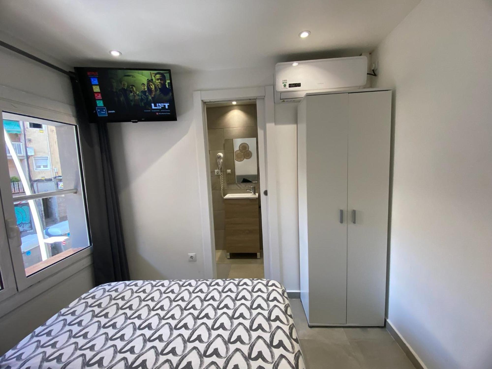 Apartamentos Con Bano Privado Frente Al Metro L5 Barcelona-Hospitalet L'Hospitalet de Llobregat Esterno foto