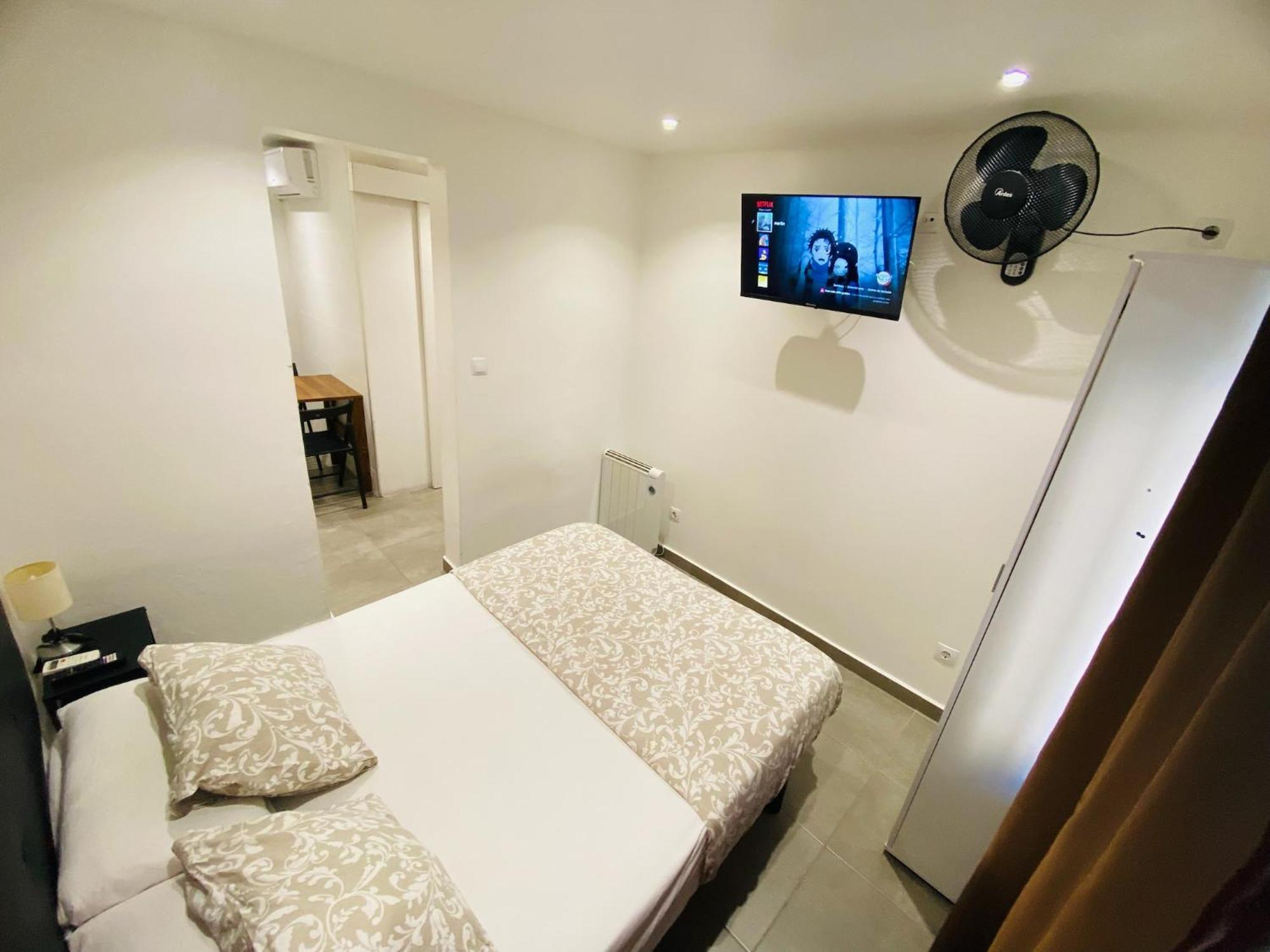 Apartamentos Con Bano Privado Frente Al Metro L5 Barcelona-Hospitalet L'Hospitalet de Llobregat Esterno foto