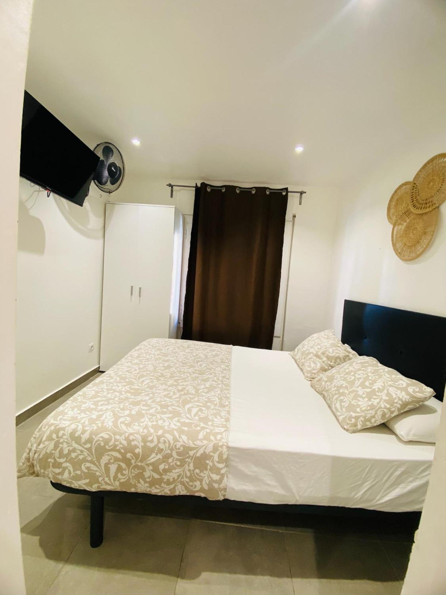 Apartamentos Con Bano Privado Frente Al Metro L5 Barcelona-Hospitalet L'Hospitalet de Llobregat Esterno foto