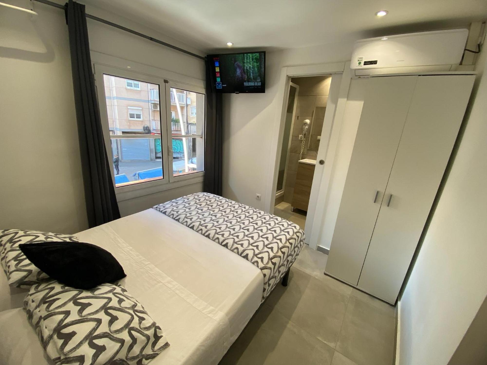 Apartamentos Con Bano Privado Frente Al Metro L5 Barcelona-Hospitalet L'Hospitalet de Llobregat Esterno foto