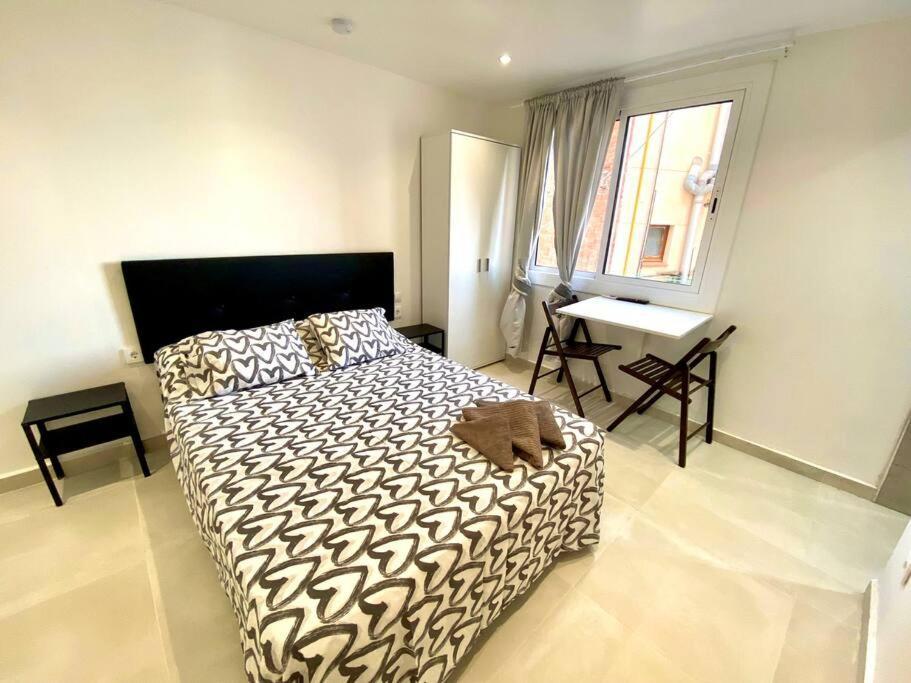 Apartamentos Con Bano Privado Frente Al Metro L5 Barcelona-Hospitalet L'Hospitalet de Llobregat Esterno foto