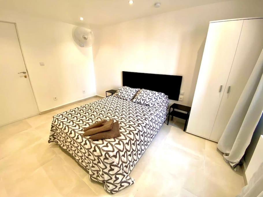 Apartamentos Con Bano Privado Frente Al Metro L5 Barcelona-Hospitalet L'Hospitalet de Llobregat Esterno foto