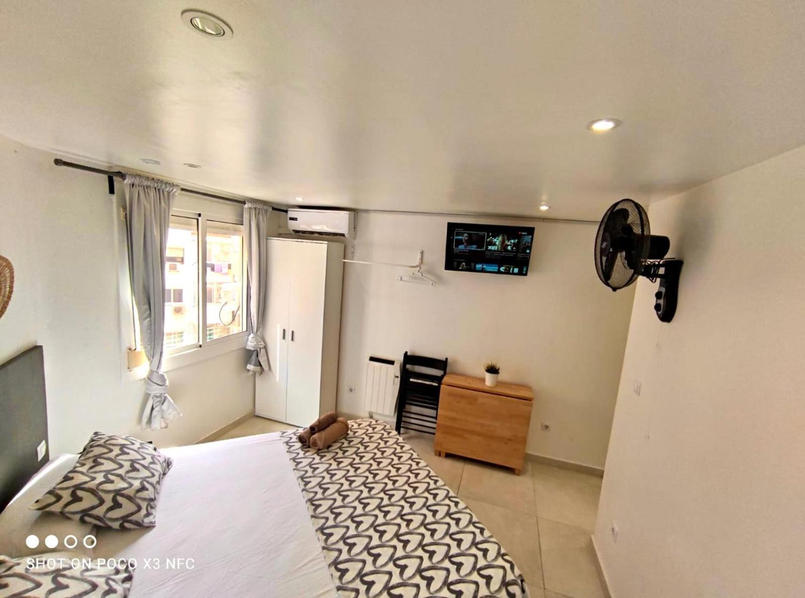 Apartamentos Con Bano Privado Frente Al Metro L5 Barcelona-Hospitalet L'Hospitalet de Llobregat Esterno foto